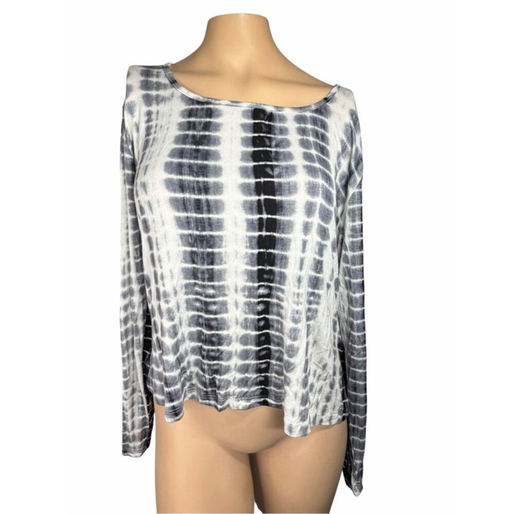KENDALL + KYLIE Women's Long Sleeve Knit Top with Back Keyholes Size 1X